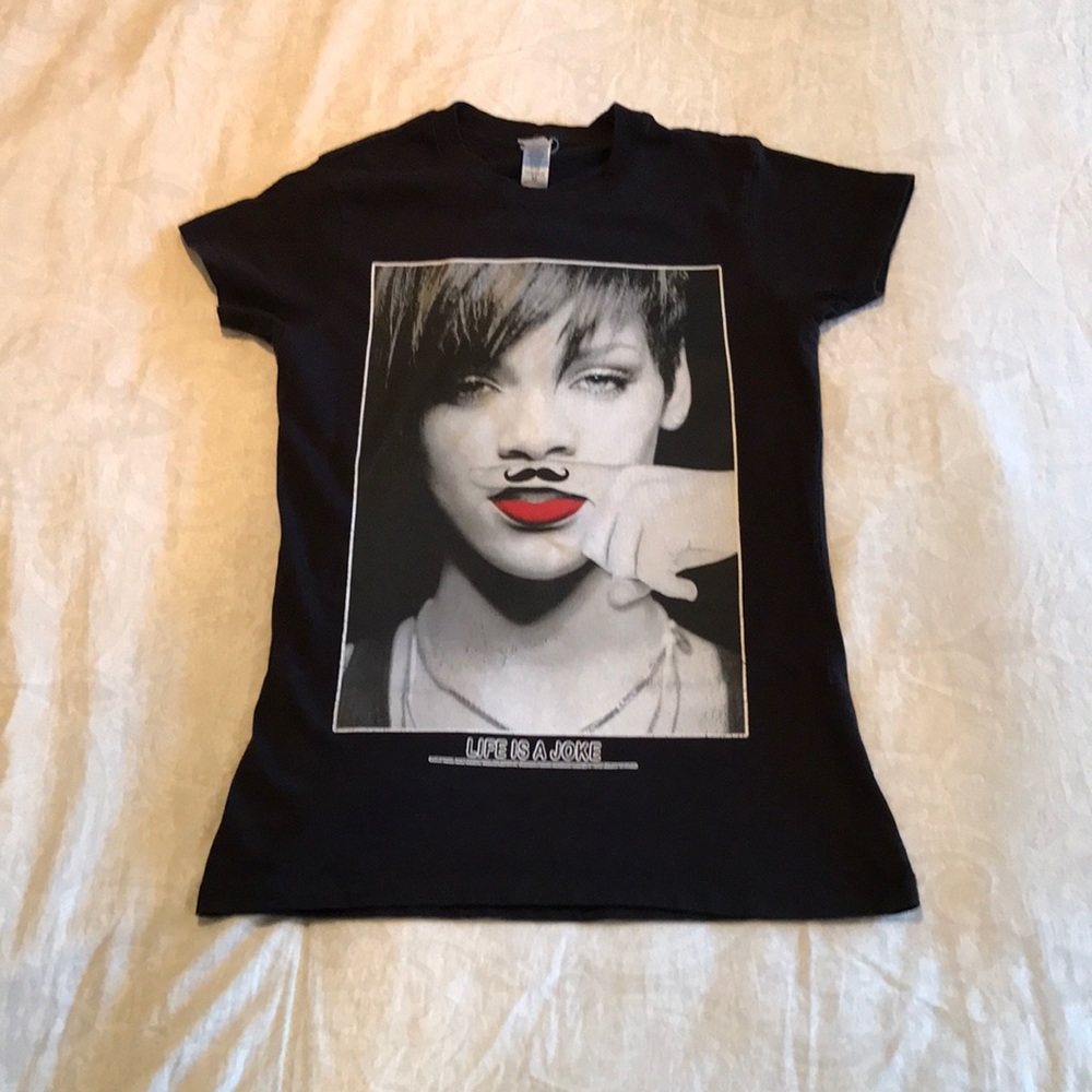 Rihanna mustache finger